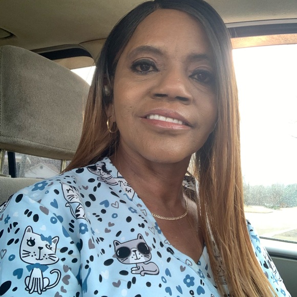 Meet your Posher, Shirley - Picture 3 of 3